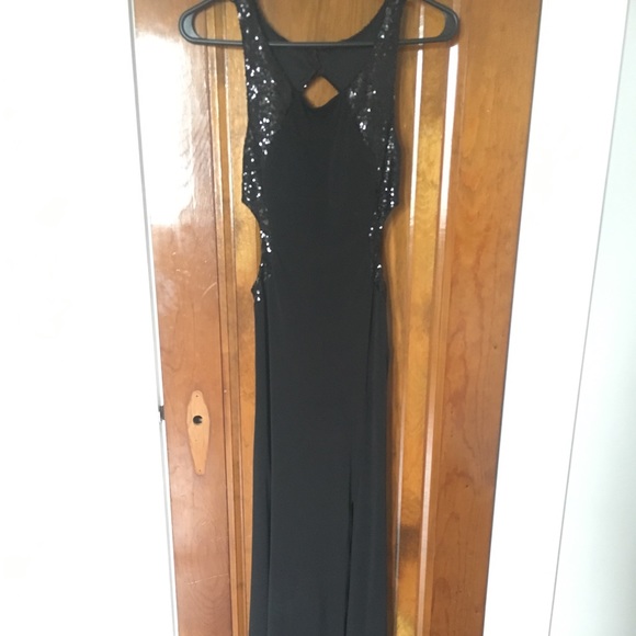 Black slim cut evening Gown - Picture 1 of 8
